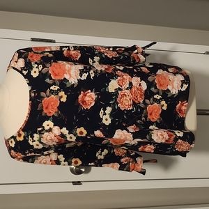 Navy Floral Top Size L